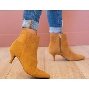 NEW Journee Collection Isobel Women's Size 8.5 Tan Faux Suede Ankle Boots